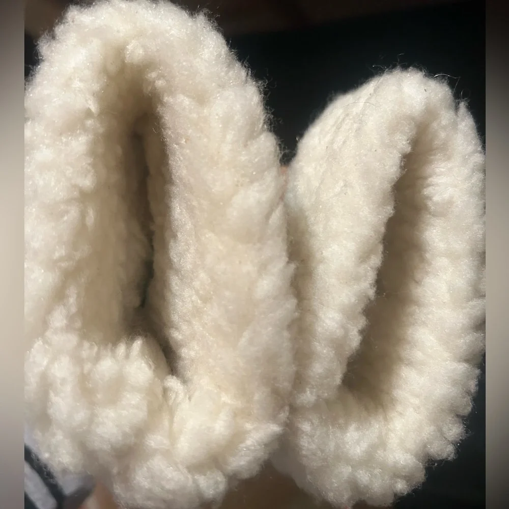 Genuine Leather Tan Shearling Mittens Fits Women’s size 6-7 Cold weather mittens
